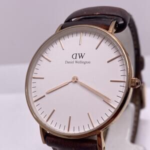 Daniel Wellington Mens Gold Tone Brown Leather Quartz Watch Works New Battery